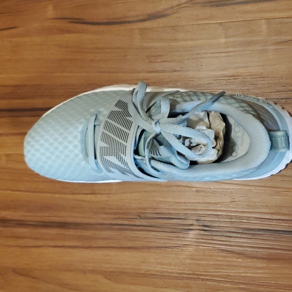 Nike women's SINGLE RIGHT shoe 6.5
